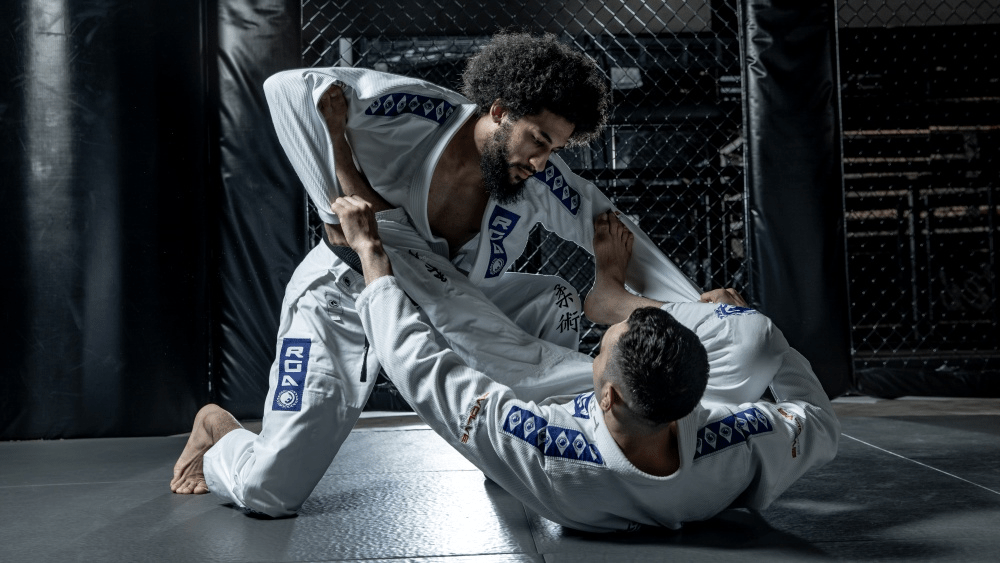 Spider guard grip and foot placement setup
