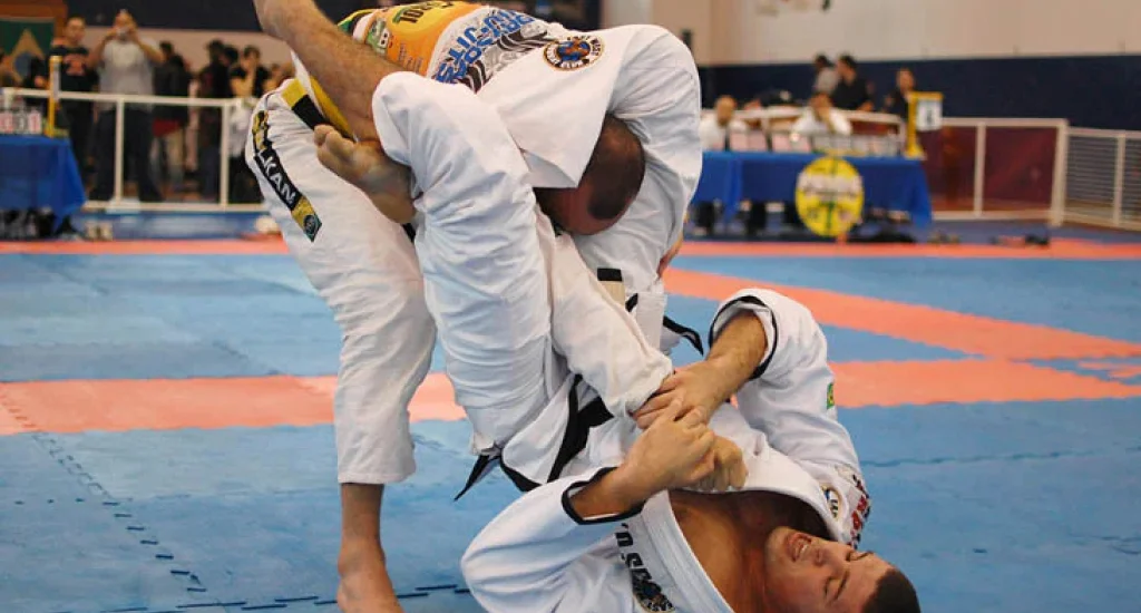 Triangle choke locked in from closed guard